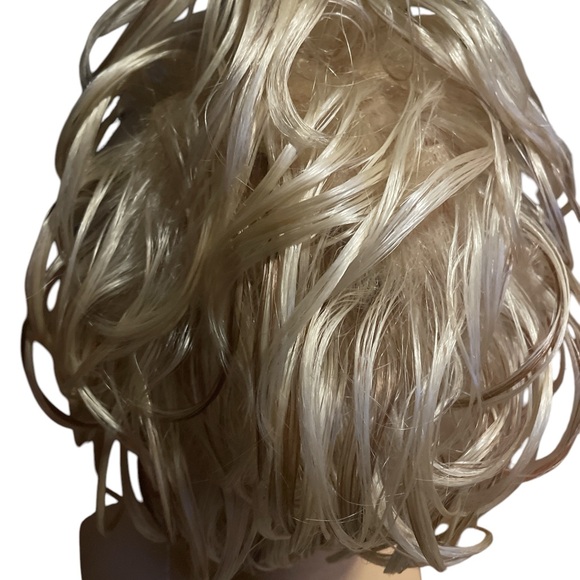 Cute Fashion Source wig by Golden State - Picture 3 of 7